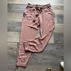 🛍️ Rewind. 100% rayon soft, elastic waist comfort pants. Great condition.
